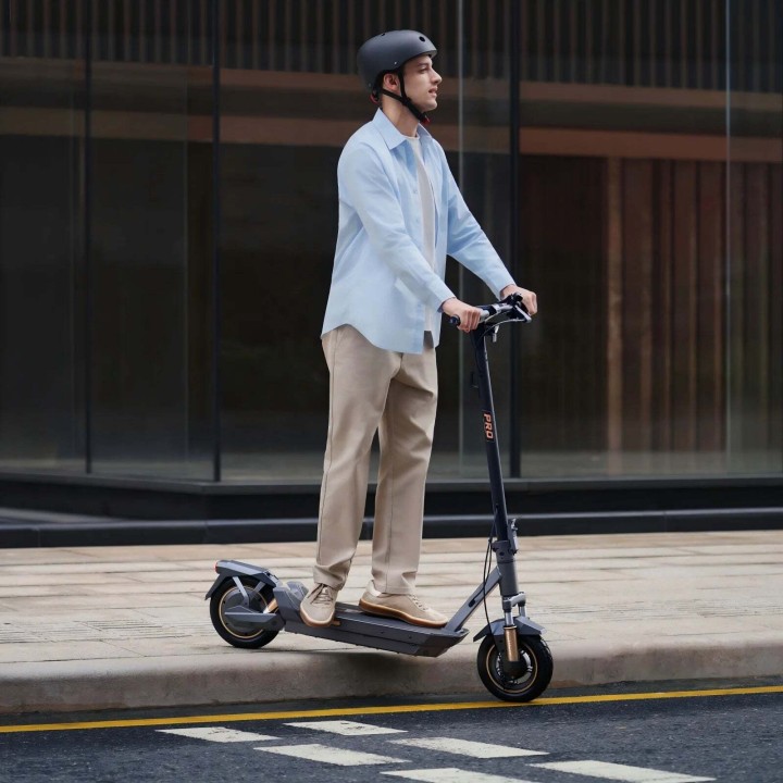 Electric scooter with dual suspension and 75 km range – NAVEE GT5 Pro – 4