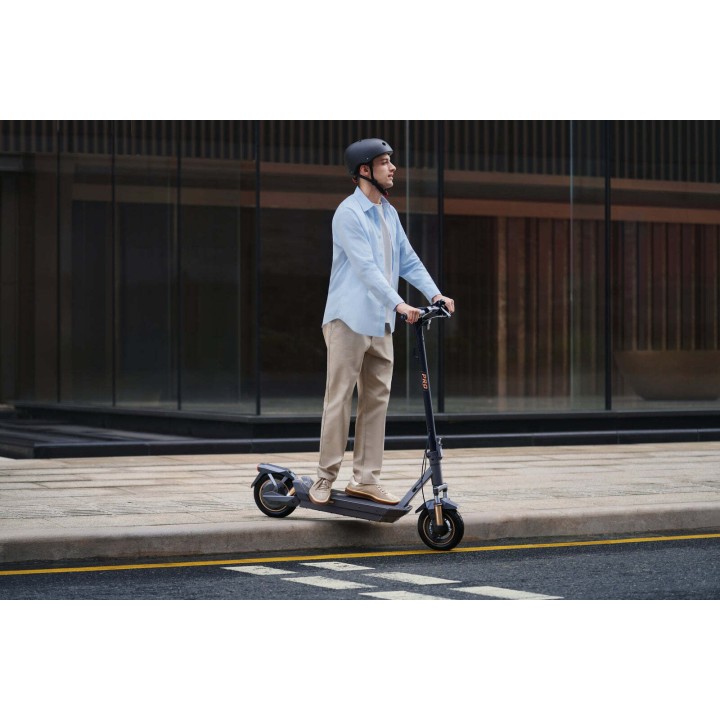 Electric scooter with 90 km range and triple braking – NAVEE GT5 Max – 4