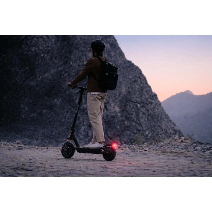 Electric scooter with quadruple shock absorption – NAVEE GT3 – 10